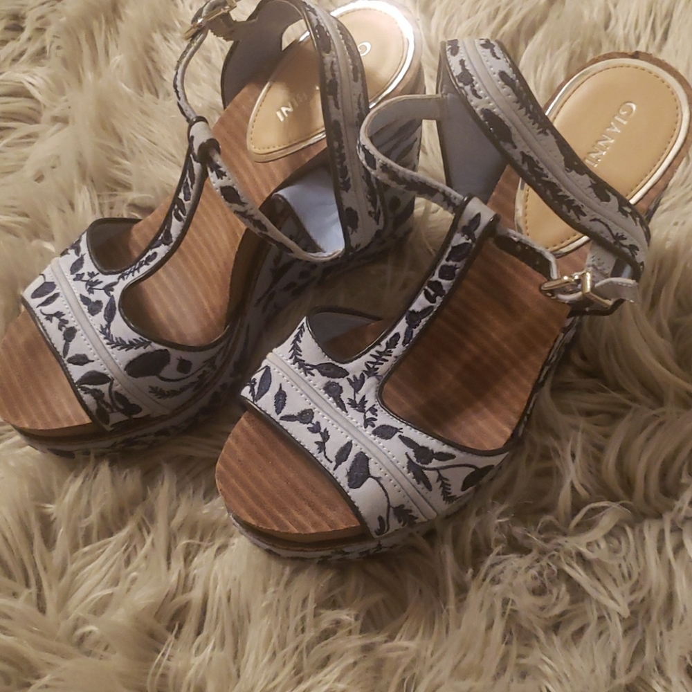 Gianni Bini wedges